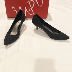 Impo stretch kitten heel pump size: 6.5